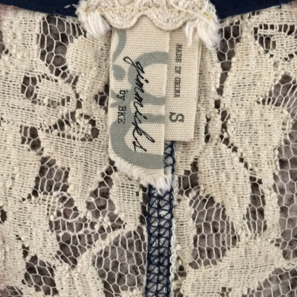 GIMMICKS TOP! - Picture 3 of 5